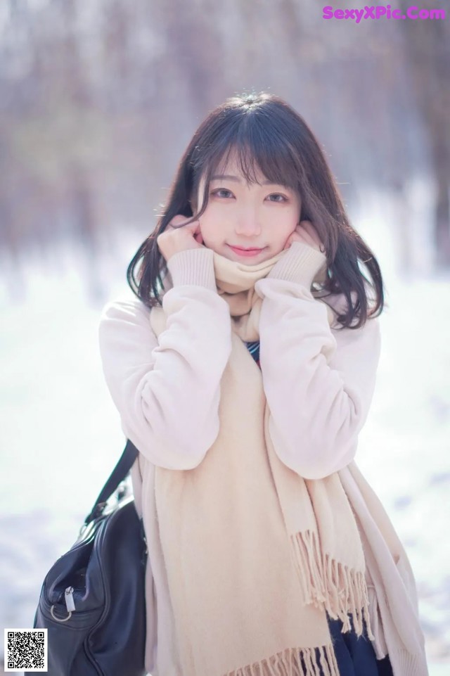 Coser@周叽是可爱兔兔 Vol.028: 雪景JK (15 photos) No.c5c187